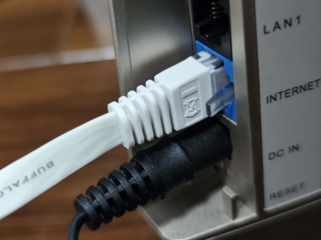 Wi-Fiルーターとケーブルを接続